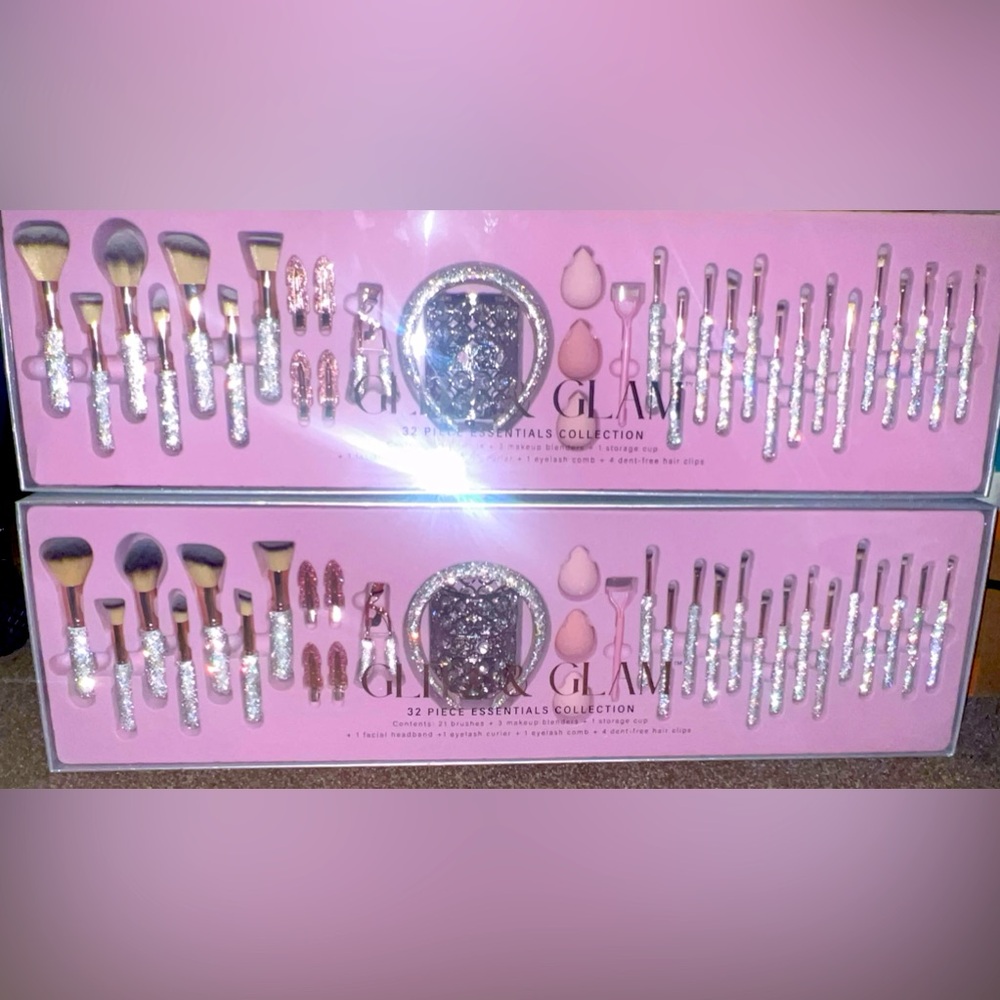 GLITZ & GLAM 32 piece silver rhinestone bedazzled brush set